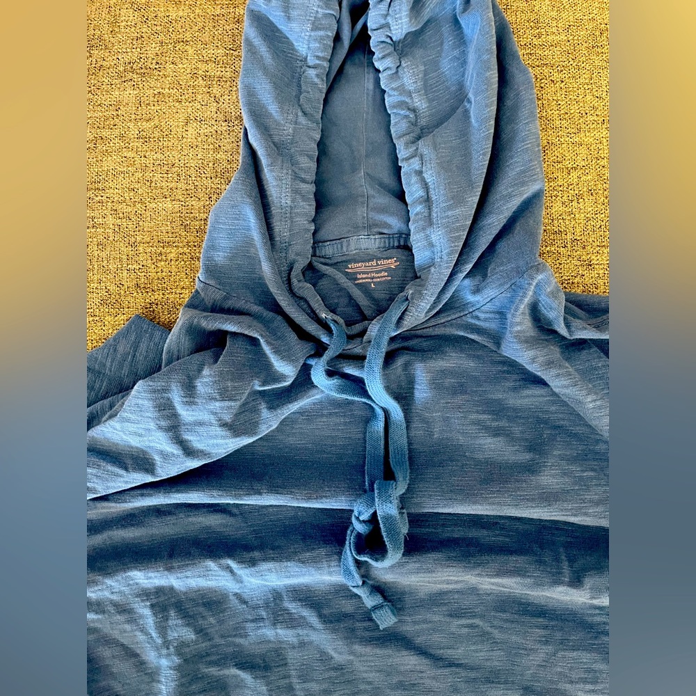 Men’s Vineyard Vines Island Hoodie—hardly worn
